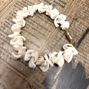 Vintage Seashell Cluster Bracelet – Coastal Boho Beach Jewelry with Barrel Clasp